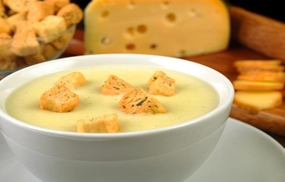 Ir para  <ul>
	<li>500g de batata em cubos;;</li>
	<li>1 cebola picada;</li>
	<li>1 dente de alho;</li>
	<li>2 colheres de sopa de manteiga;</li>
	<li>750mL de...